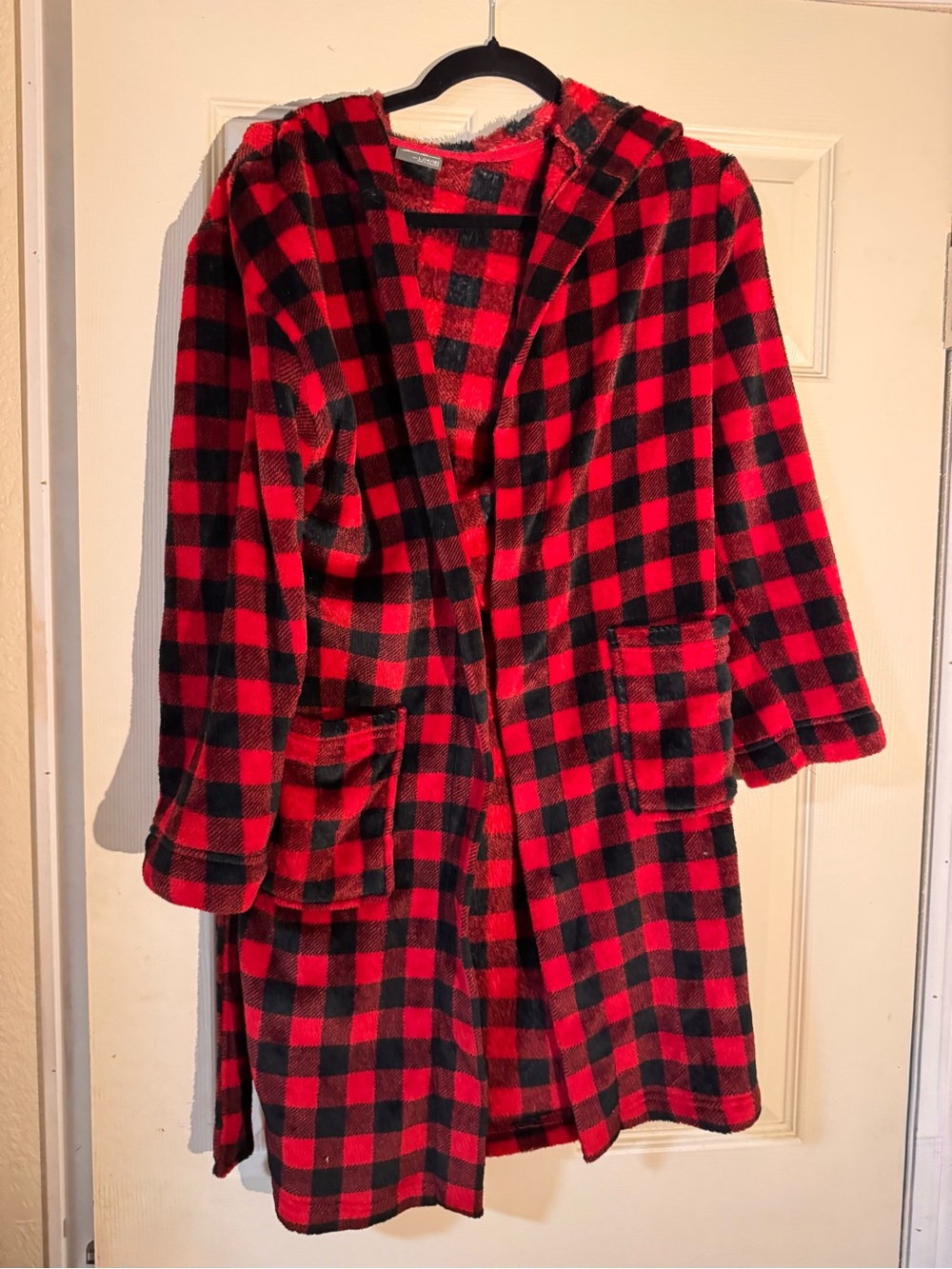 Eddie Bauer Kids Red and Black Buffalo Plaid Hooded Robe Large 14-16